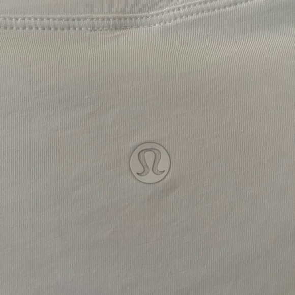 NWT lululemon crop top - Picture 4 of 6